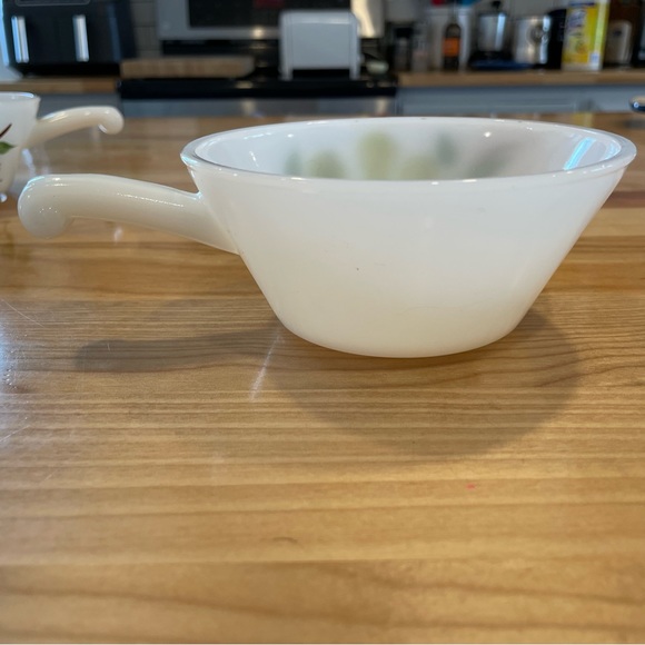 Two vintage Fire King bowls with grape painterly design. 8 ounces. - Picture 5 of 12